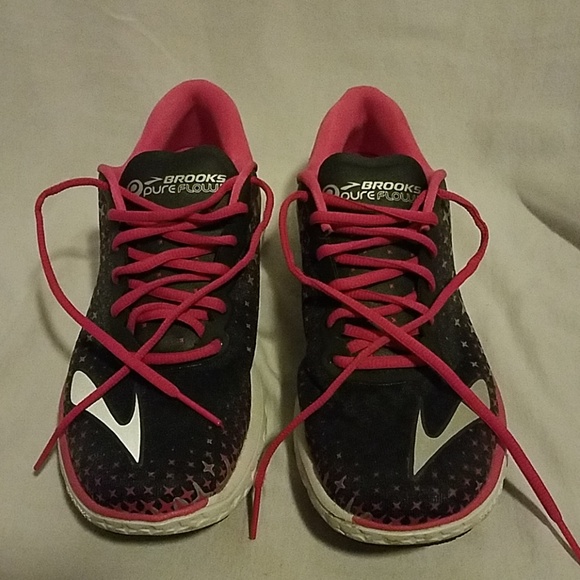 lightest brooks running shoes